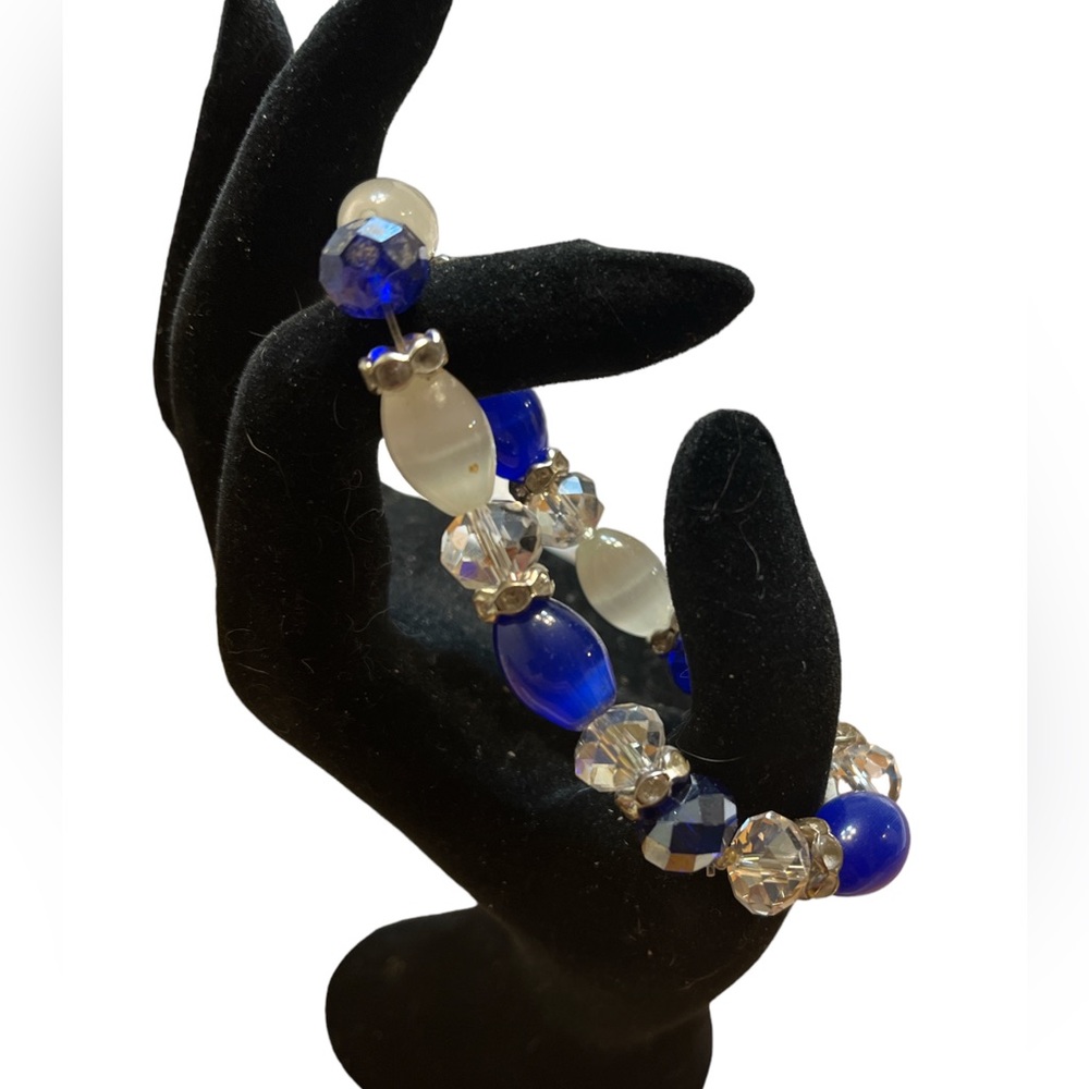 ✨ 3/$15 ✨ Blue & Opaque Beaded Stretchy Bracelet